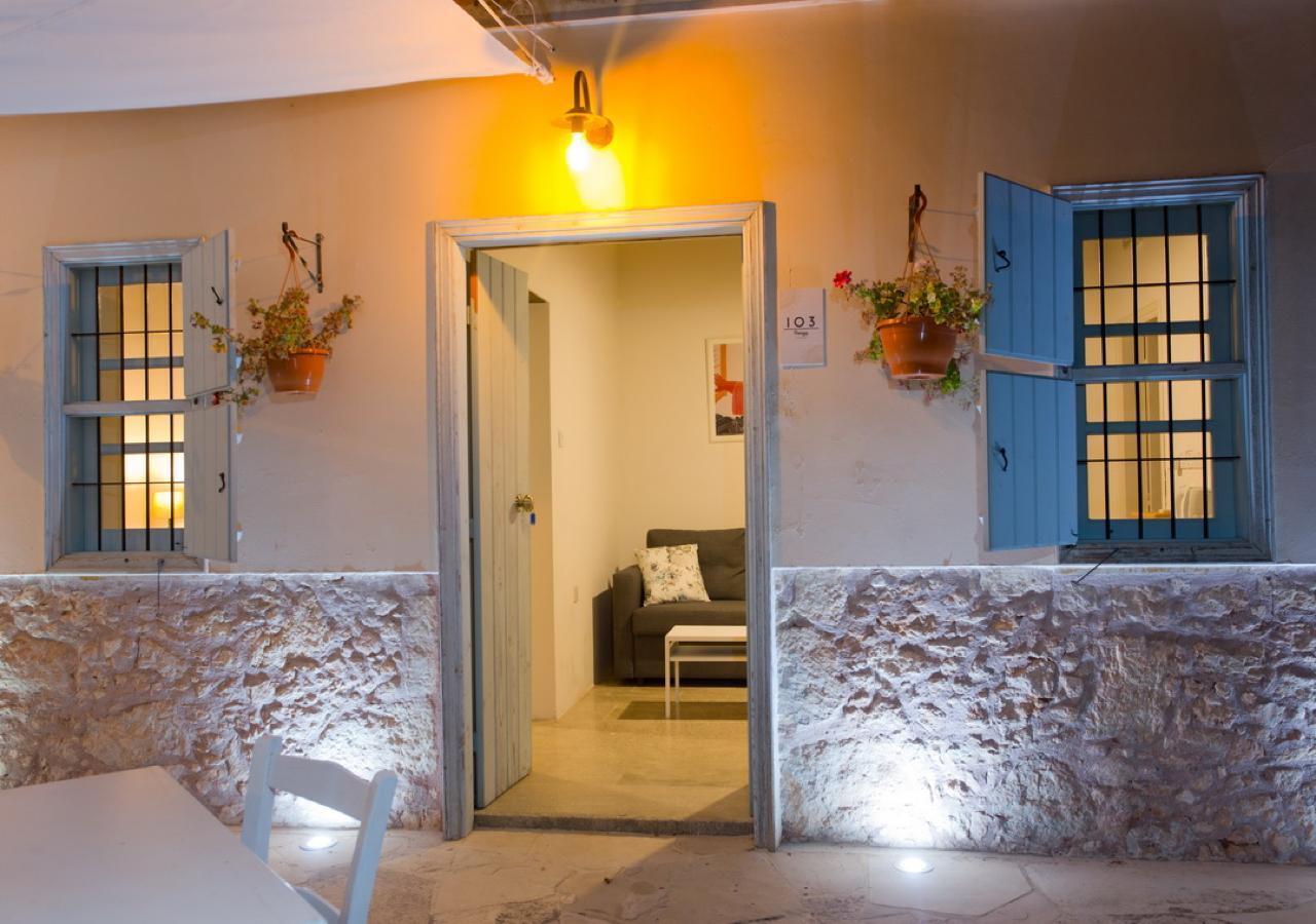 Shongas Inn Dherinia 외부 사진